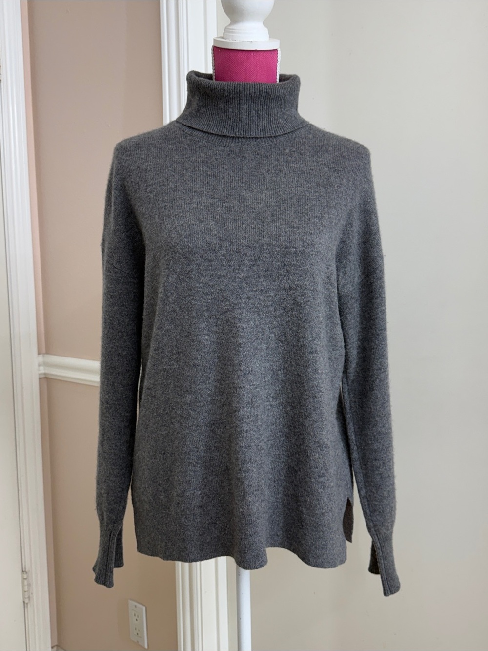 HALOGEN 100% Cashmere Turtleneck Sweater Womens M Gray Oversized Tunic Side Slit